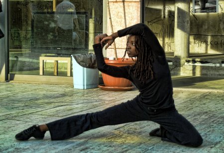 t�nc vil�gnapja - Willany Leo performance foto by Rubinstein